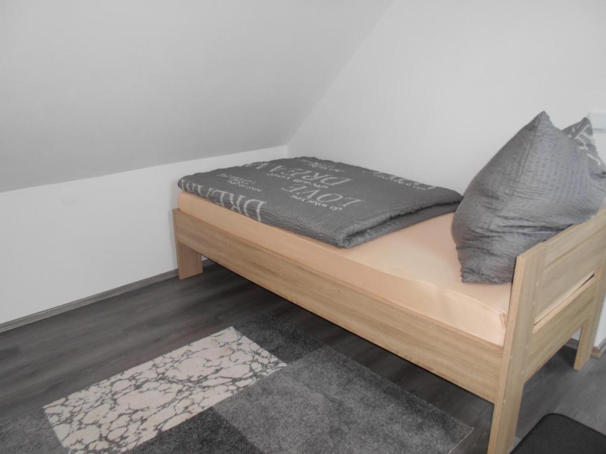 Ferienapartment-Monteurwohnung-Muldestausee Pouch Bagian luar foto